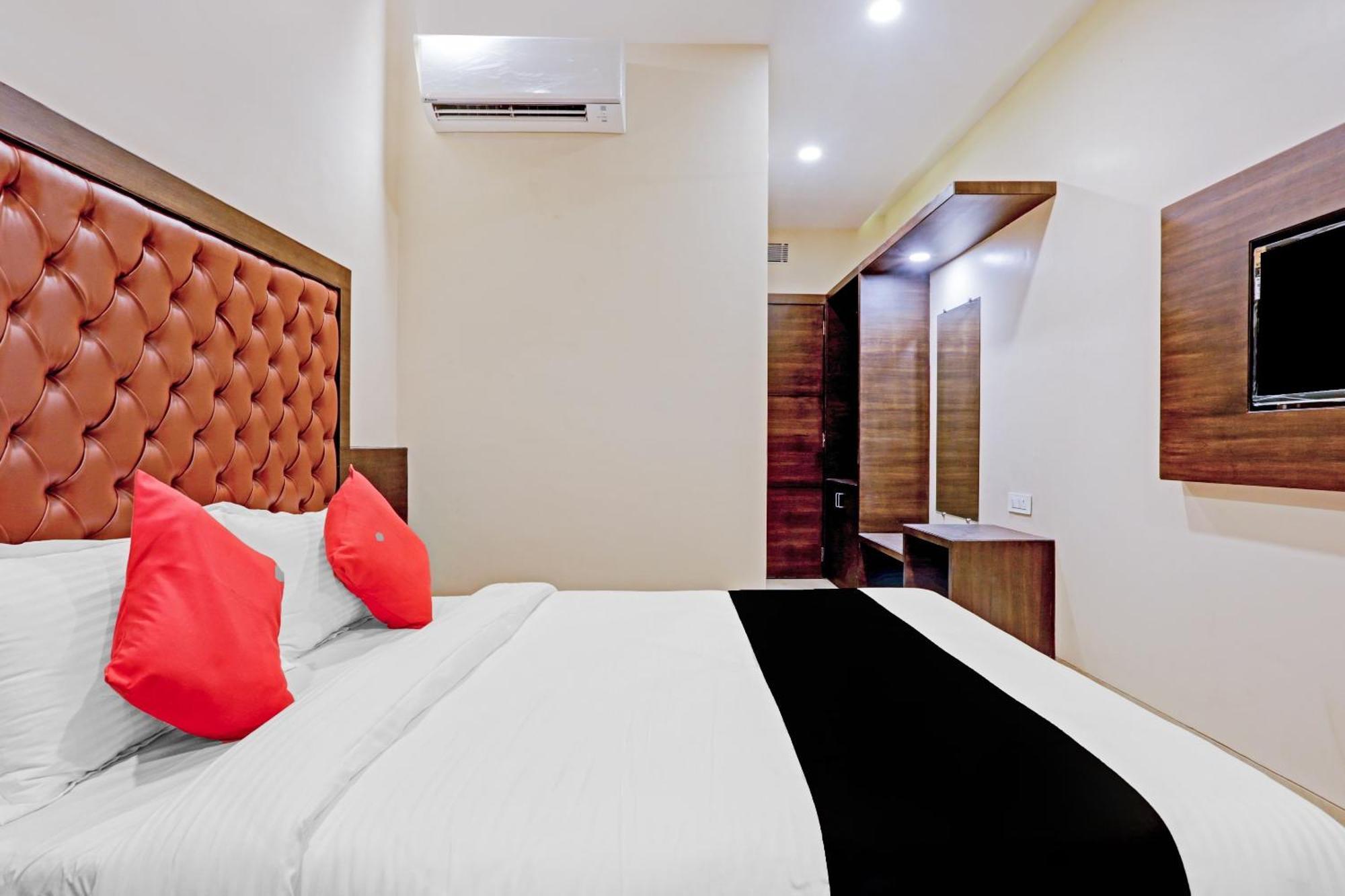 Capital O 80951 Hotel Vertigo Suite Mumbai Exterior foto